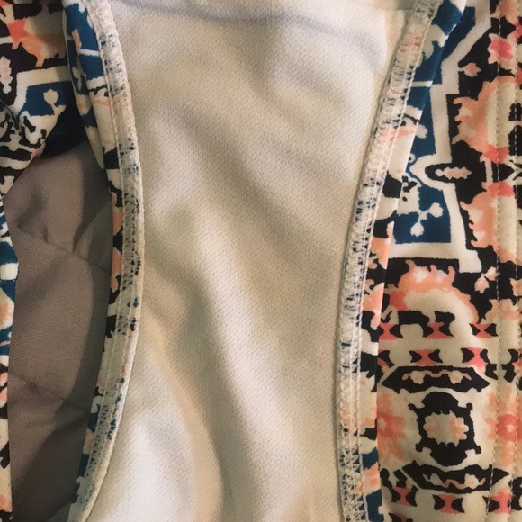 Barely worn cute crochet top in turquoise - Picture 2 of 2